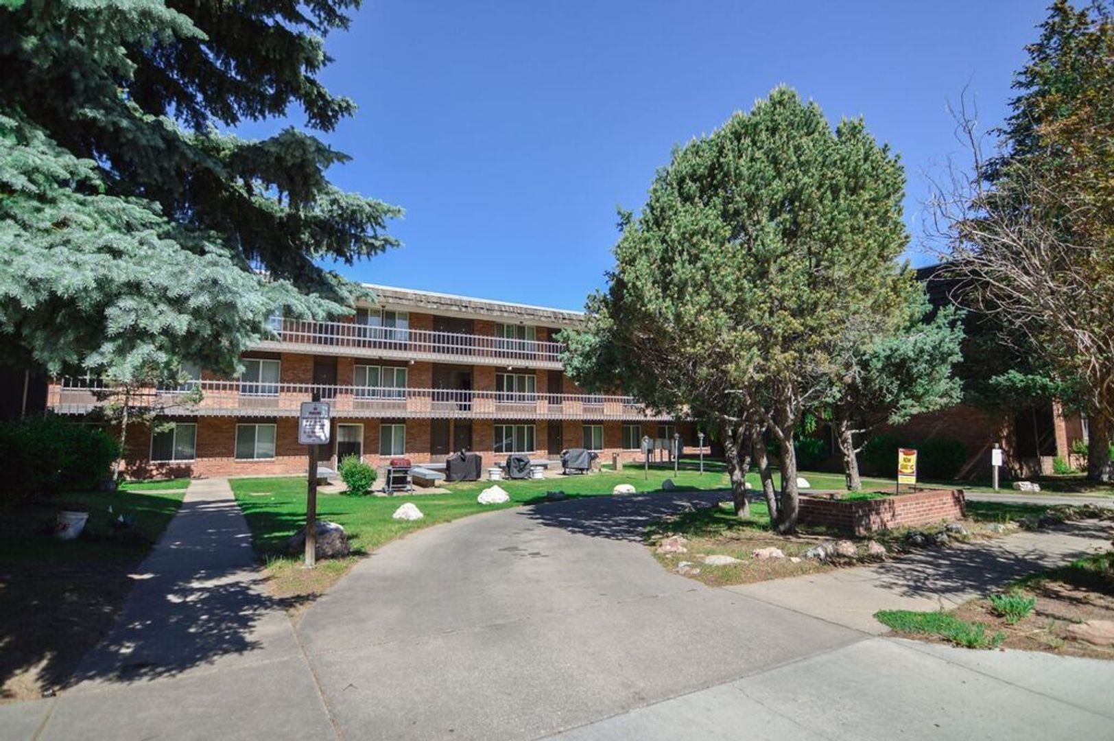 LARAMIE Apartment: 360 N 9TH