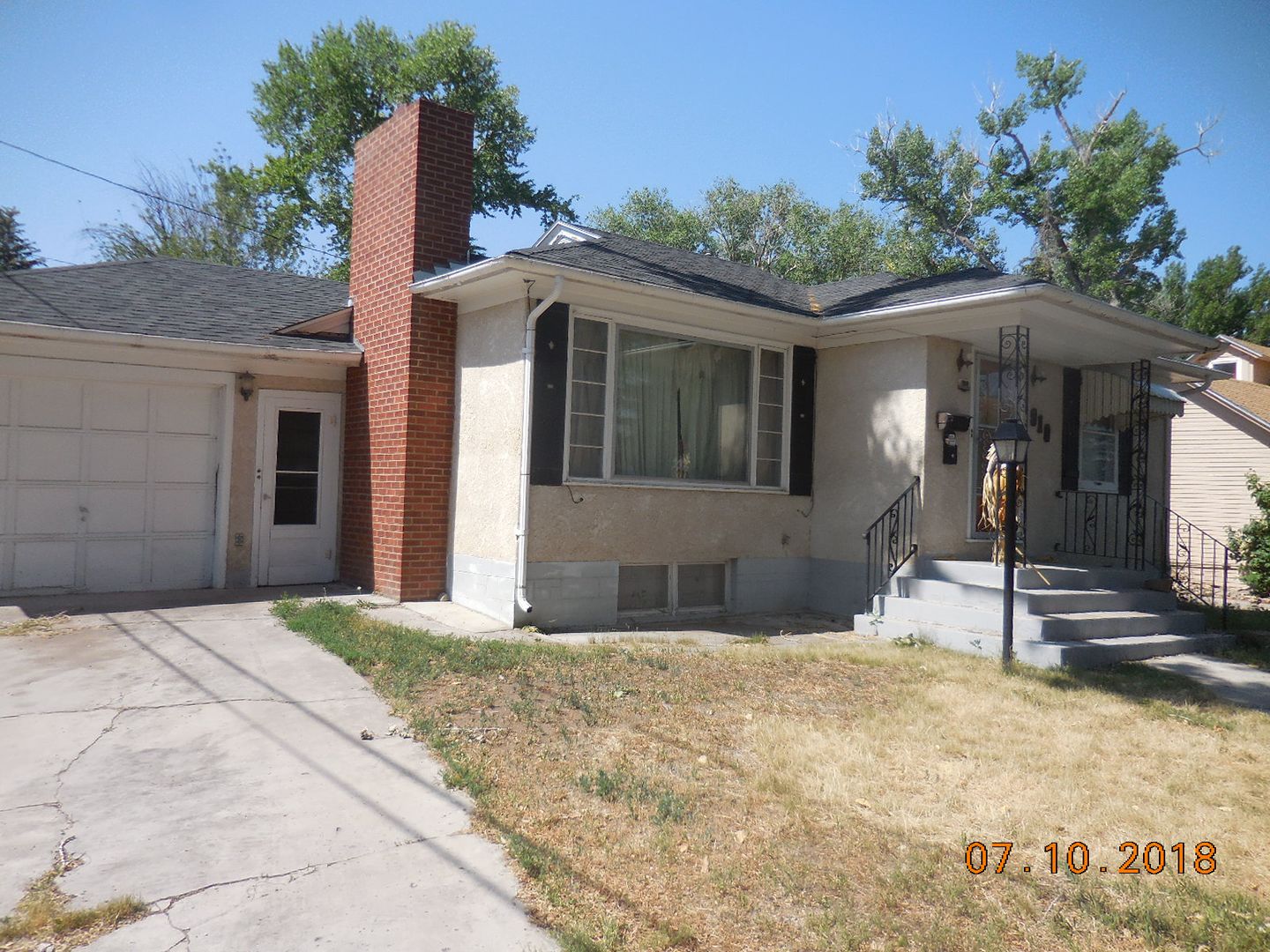 Laramie Apartment: 910 Steele