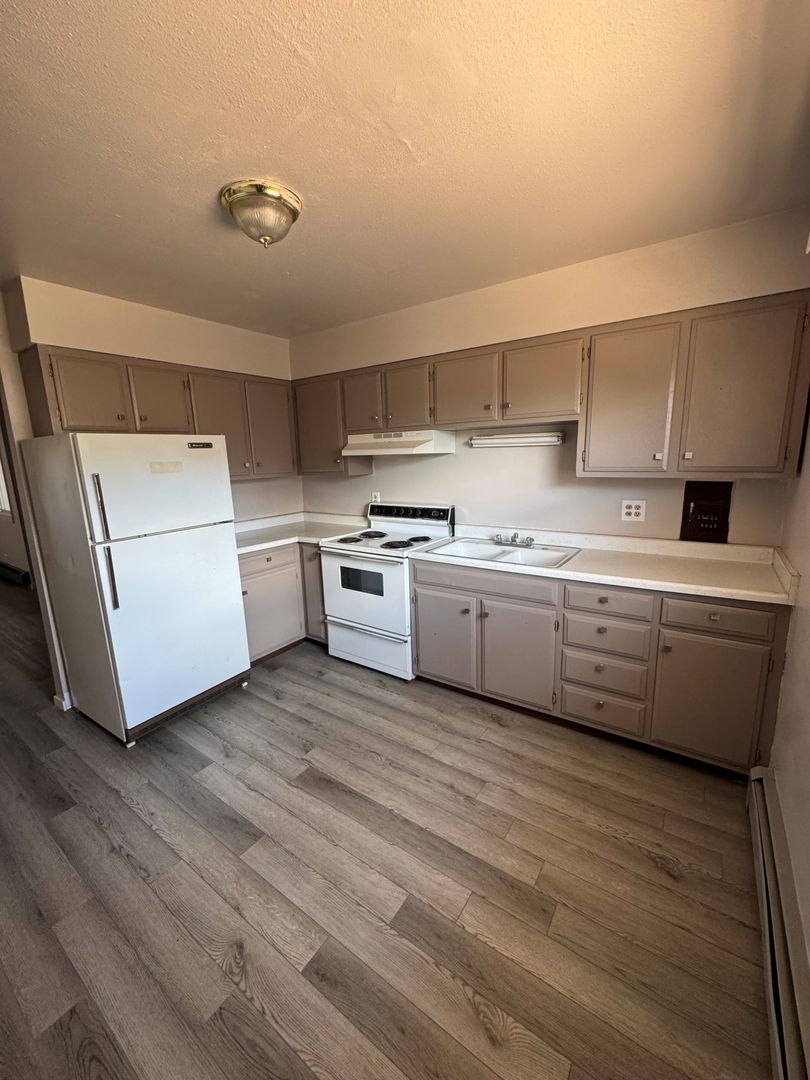 Laramie Apartment: 502 Reynolds