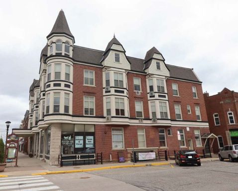 1 bed / 1 bath in the heart of downtown Reedsburg