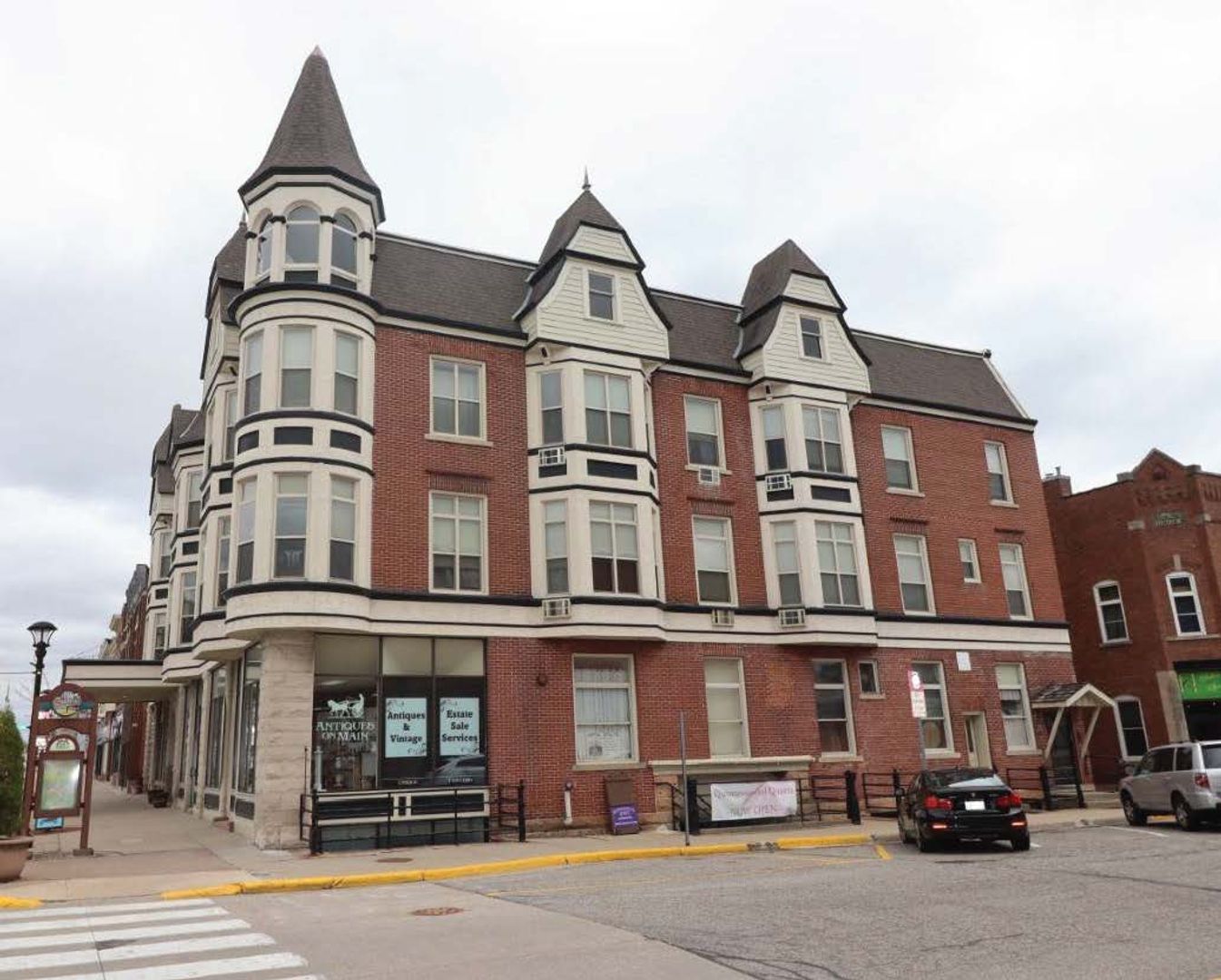 Reedsburg Apartment: 204 E Main Street