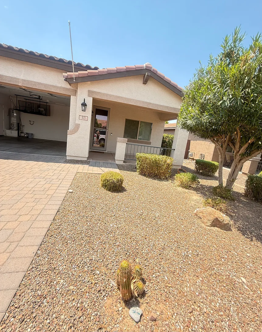 San Tan Valley House: 371 W Flame Tree Ave