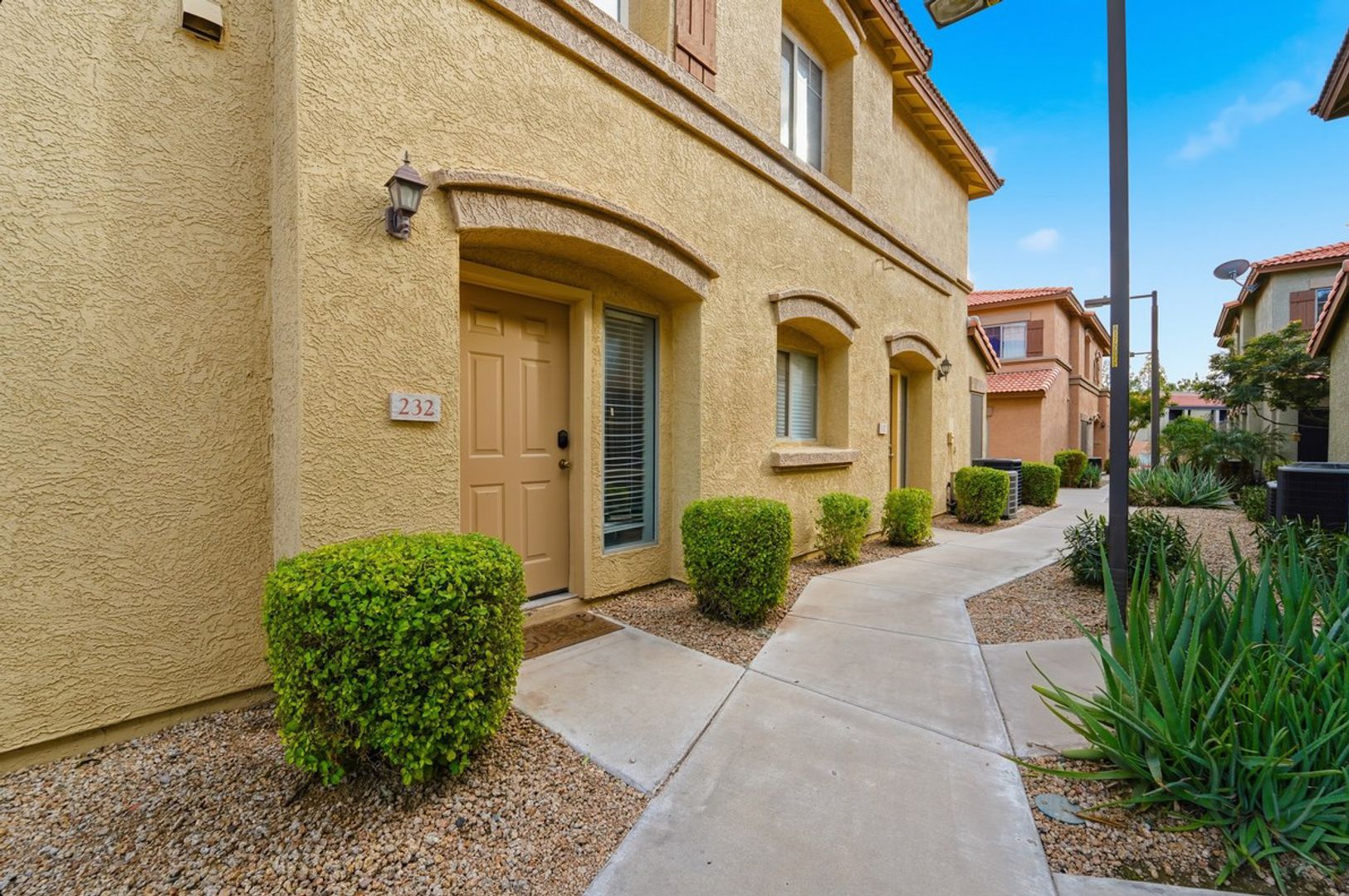 Mesa House: 805 S Sycamore St, Unit 232