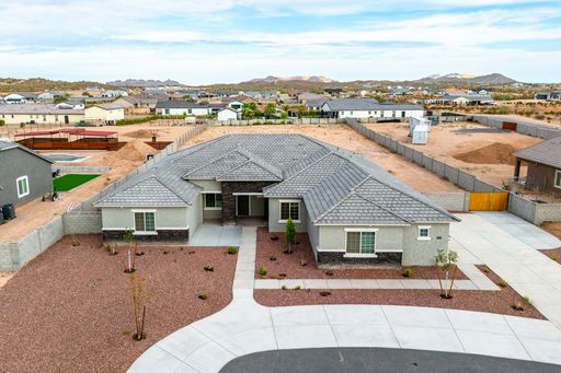 Luxury Estate on 1+ Acre | 6 Beds, Mountain Views & 4-Car Garage – photo 1
