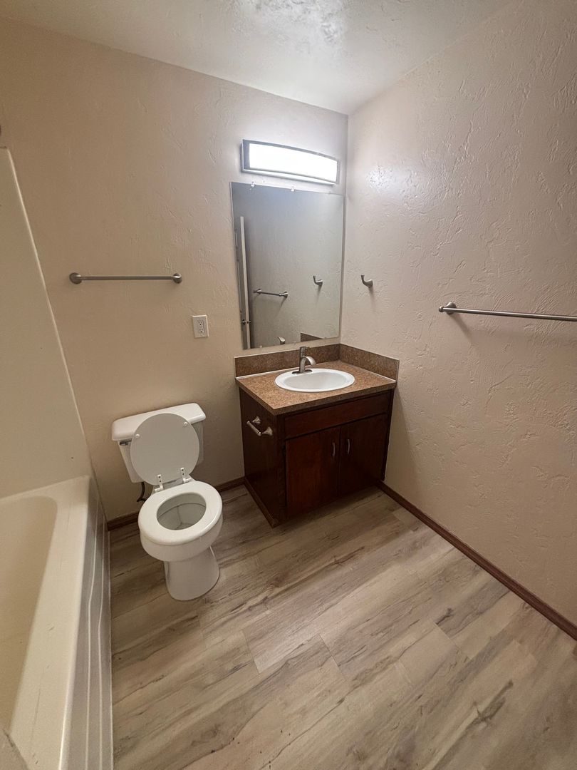 Redwood Manor Apartments LLC 6 of 11