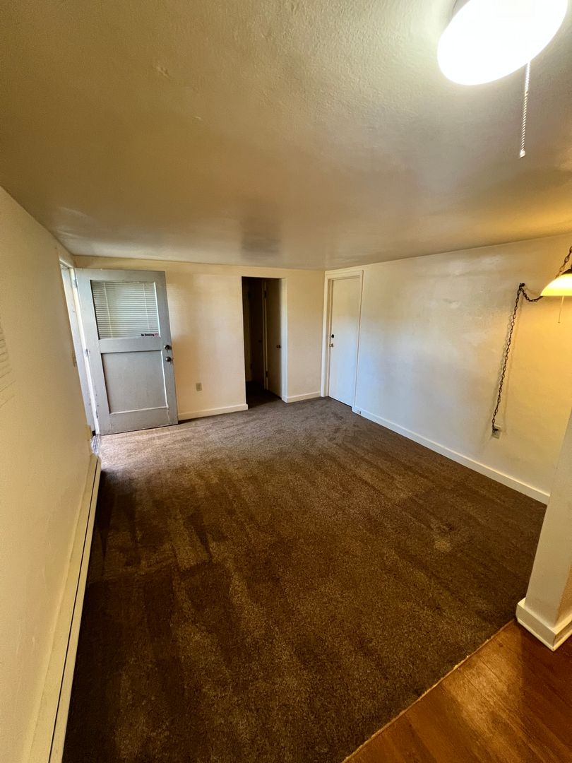 Eugene Apartment: 1454-1472 Pearl St.