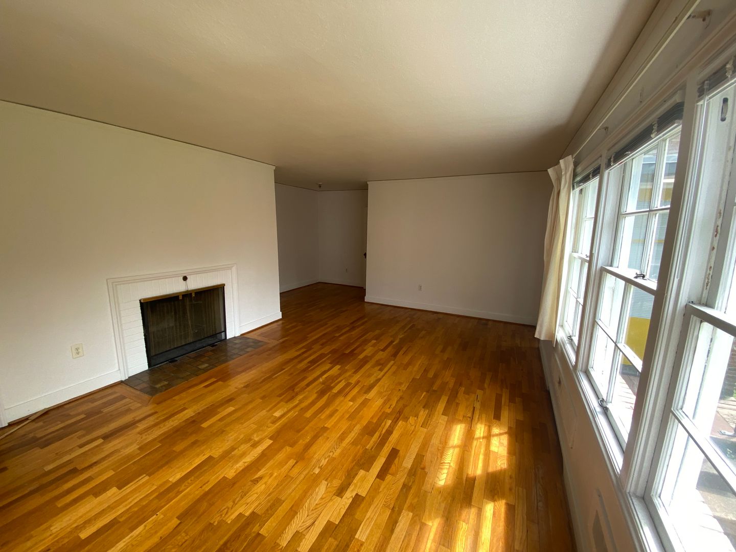 We have the wonderful 2bed/1bath you’ve been waiting for! 6 of 12