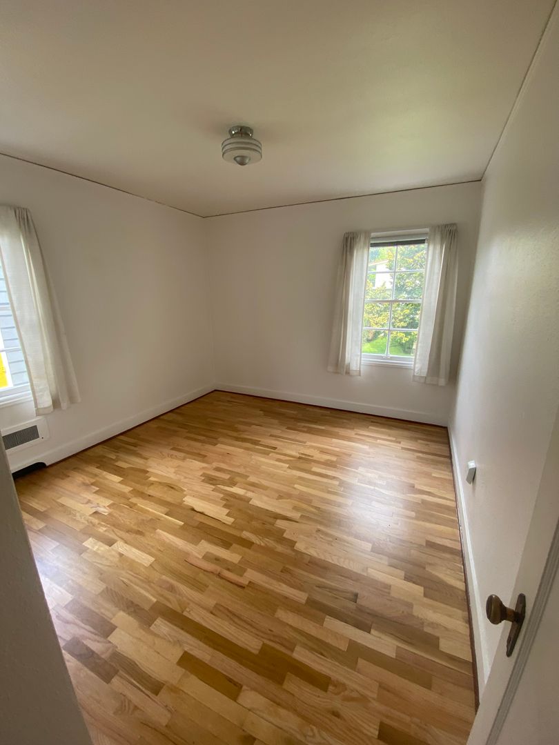 We have the wonderful 2bed/1bath you’ve been waiting for! 11 of 12