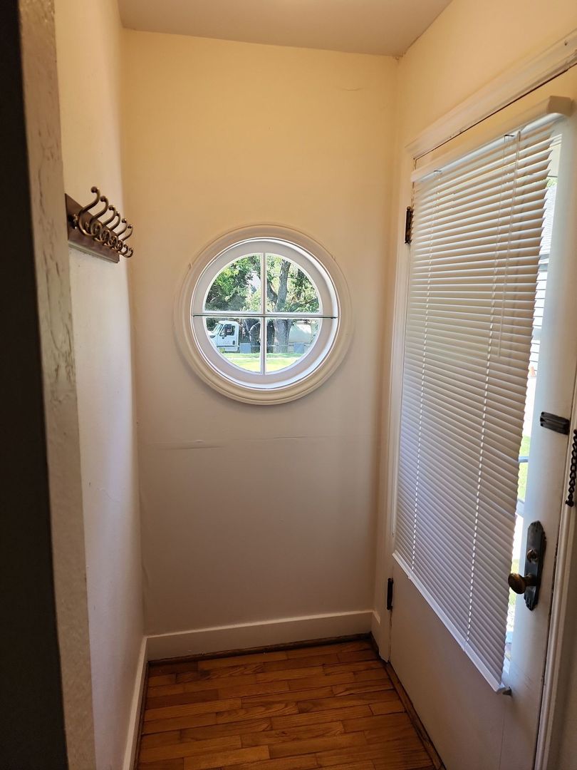 We have the wonderful 2bed/1bath you’ve been waiting for! 4 of 12