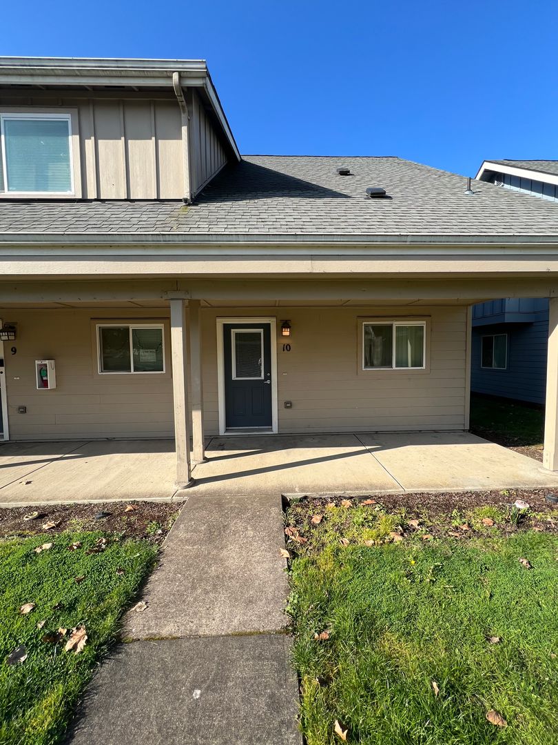 Harrisburg Apartment: 885 Sommerville Loop