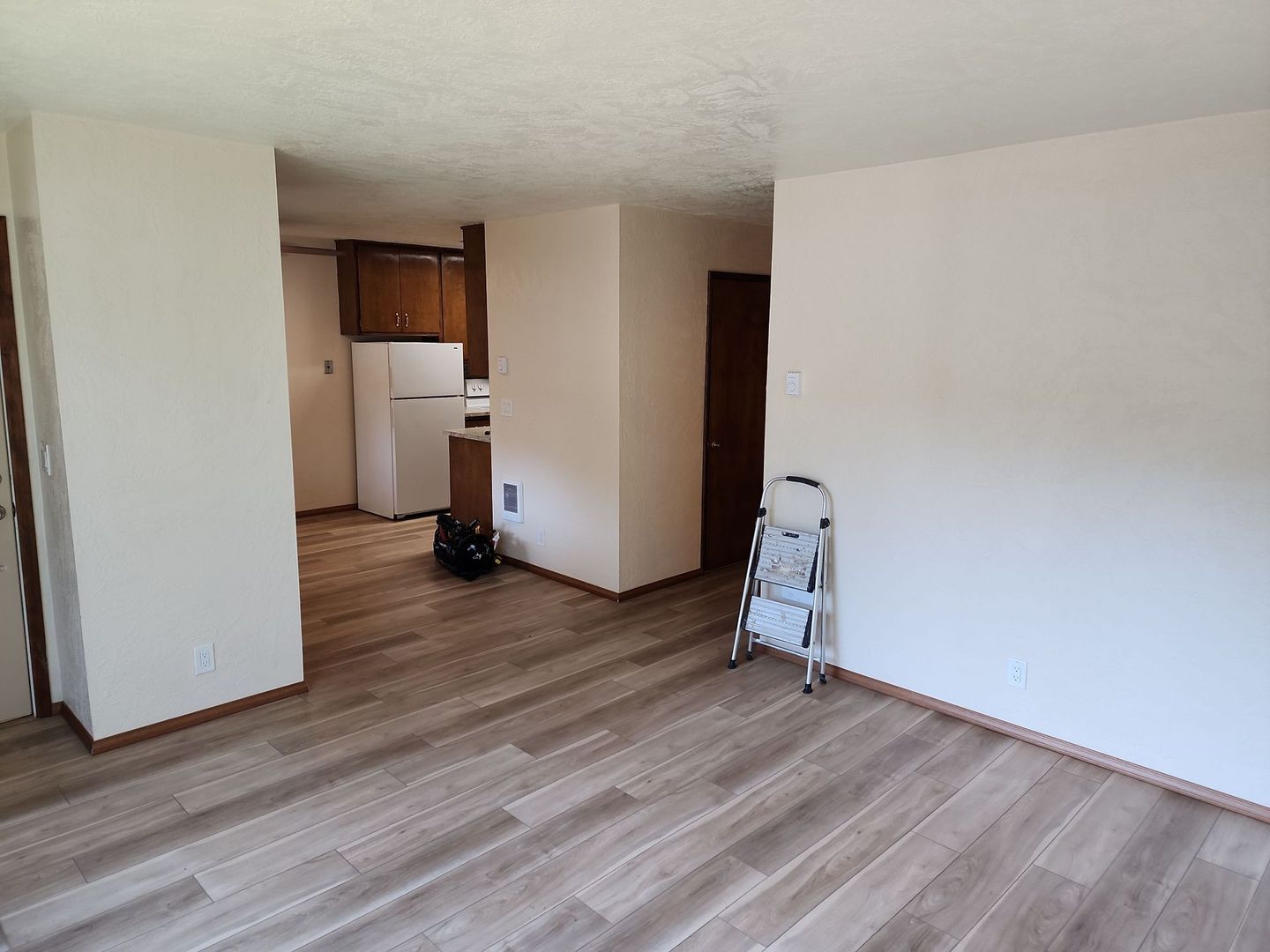Cottage Grove Apartment: 525-595 Grant Avenue