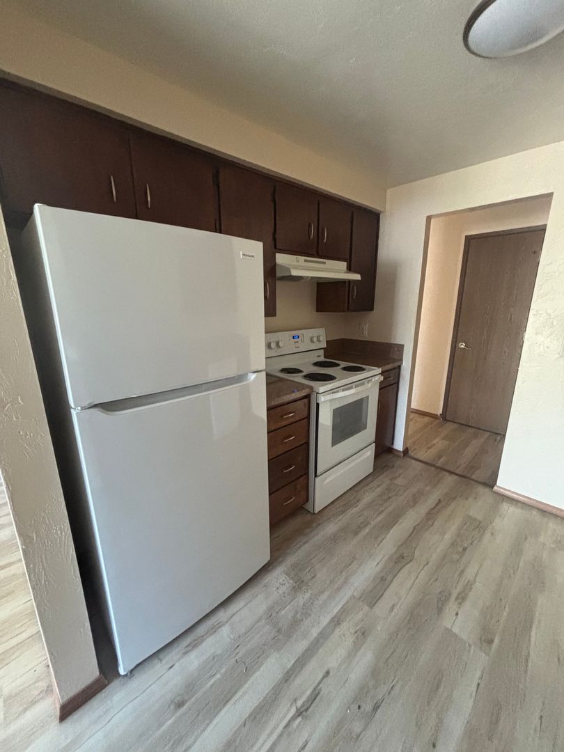 Redwood Manor Apartments LLC 3 of 11