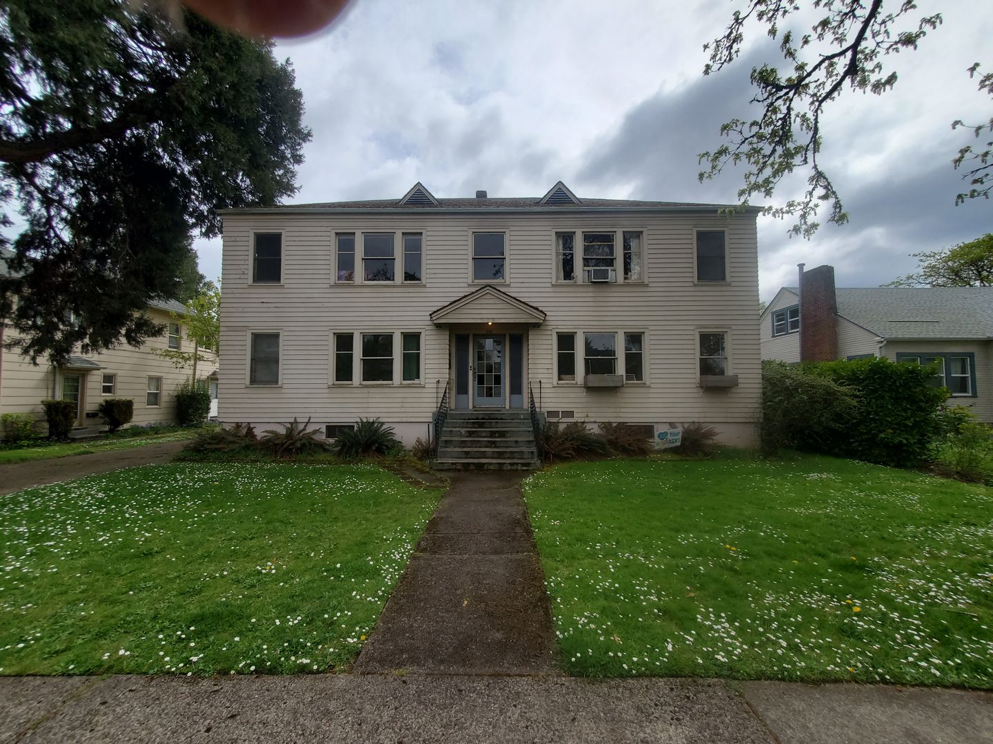 Eugene Apartment: 652 W. 10th Avenue