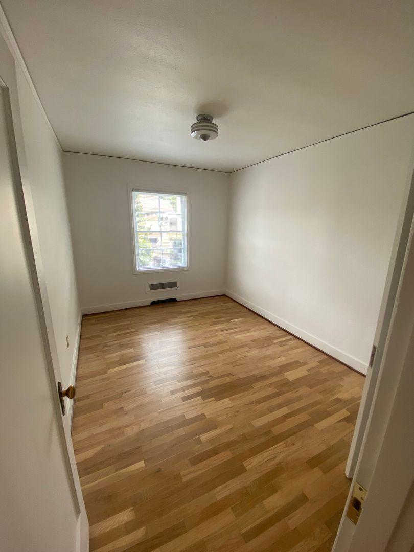 We have the wonderful 2bed/1bath you’ve been waiting for! 10 of 12