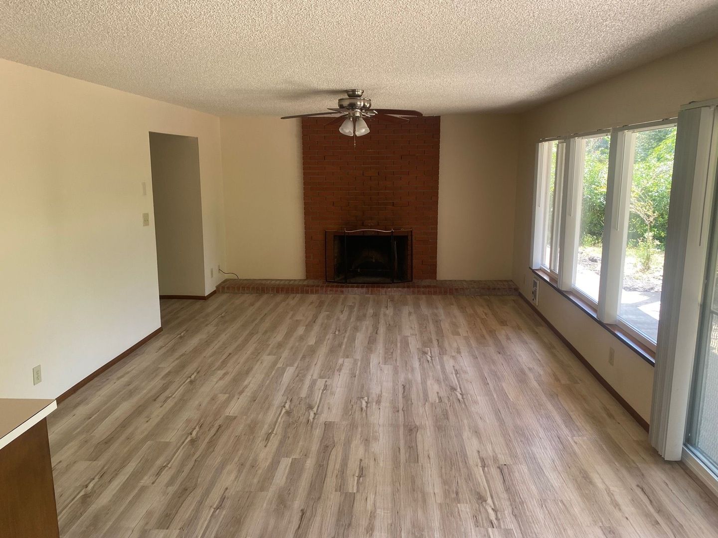 Eugene Apartment: 260 East 38th Avenue
