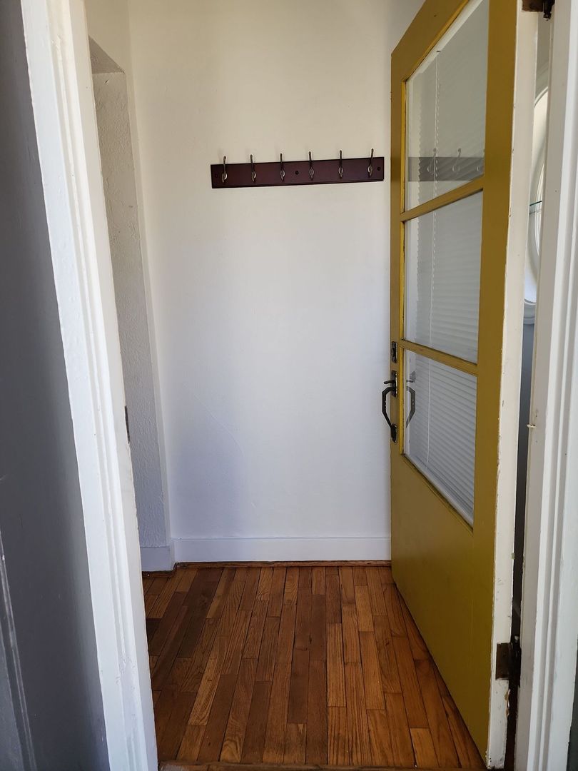 We have the wonderful 2bed/1bath you’ve been waiting for! 3 of 12