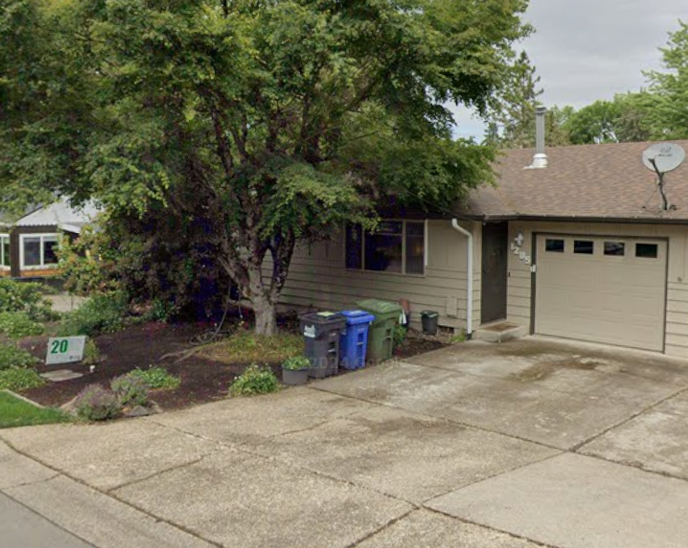 Eugene Apartment: 1205 Clinton Dr.
