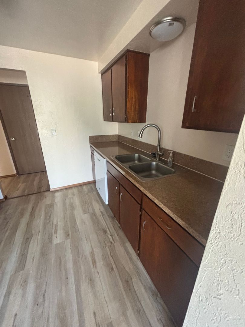Redwood Manor Apartments LLC 4 of 11
