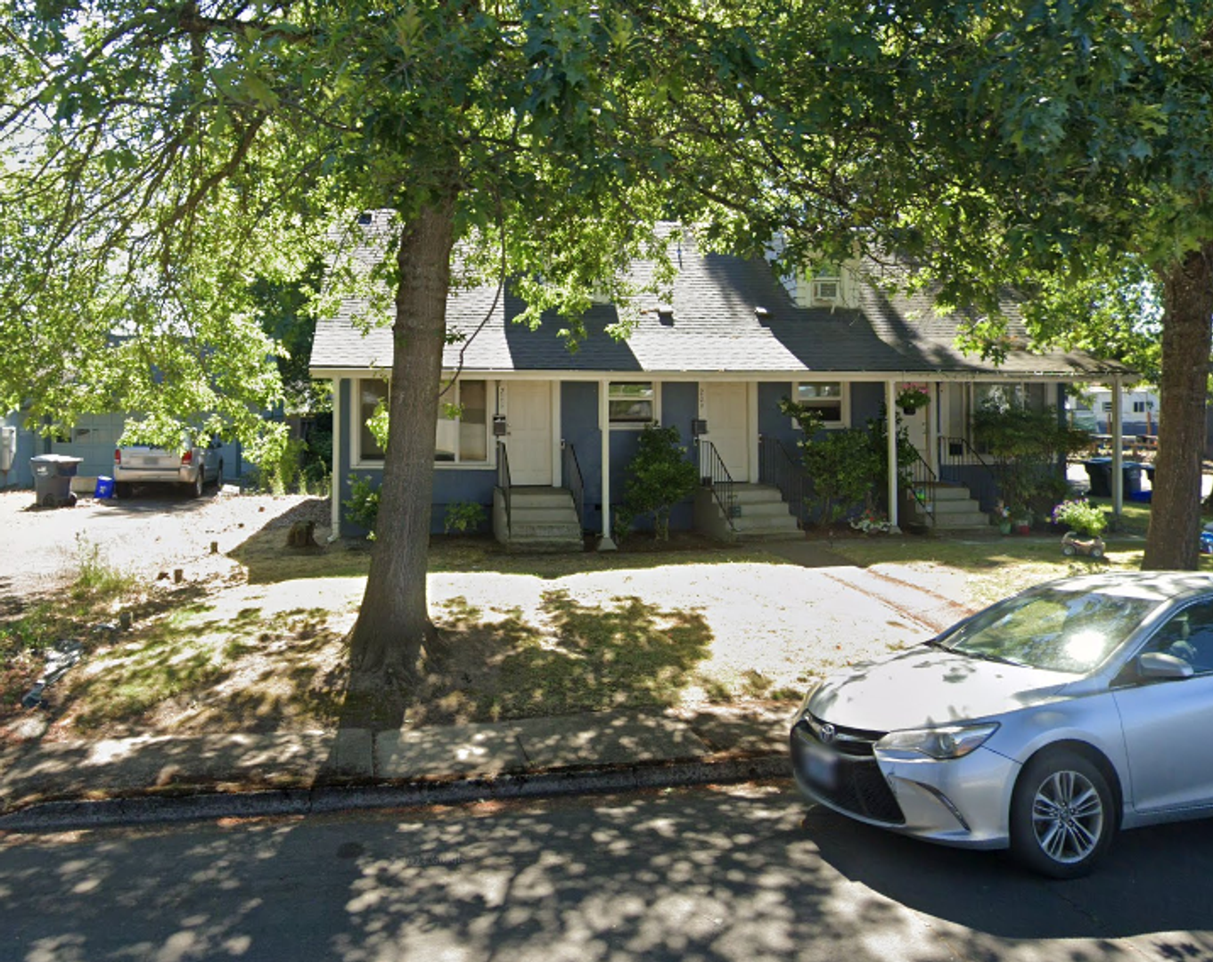 Springfield Apartment: 207-211 N 24th ST