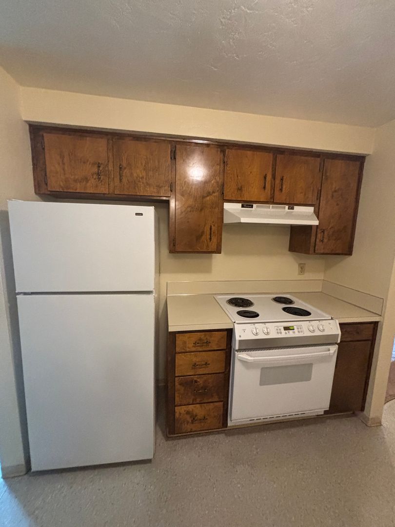 Redwood Manor Apartments LLC 5 of 8