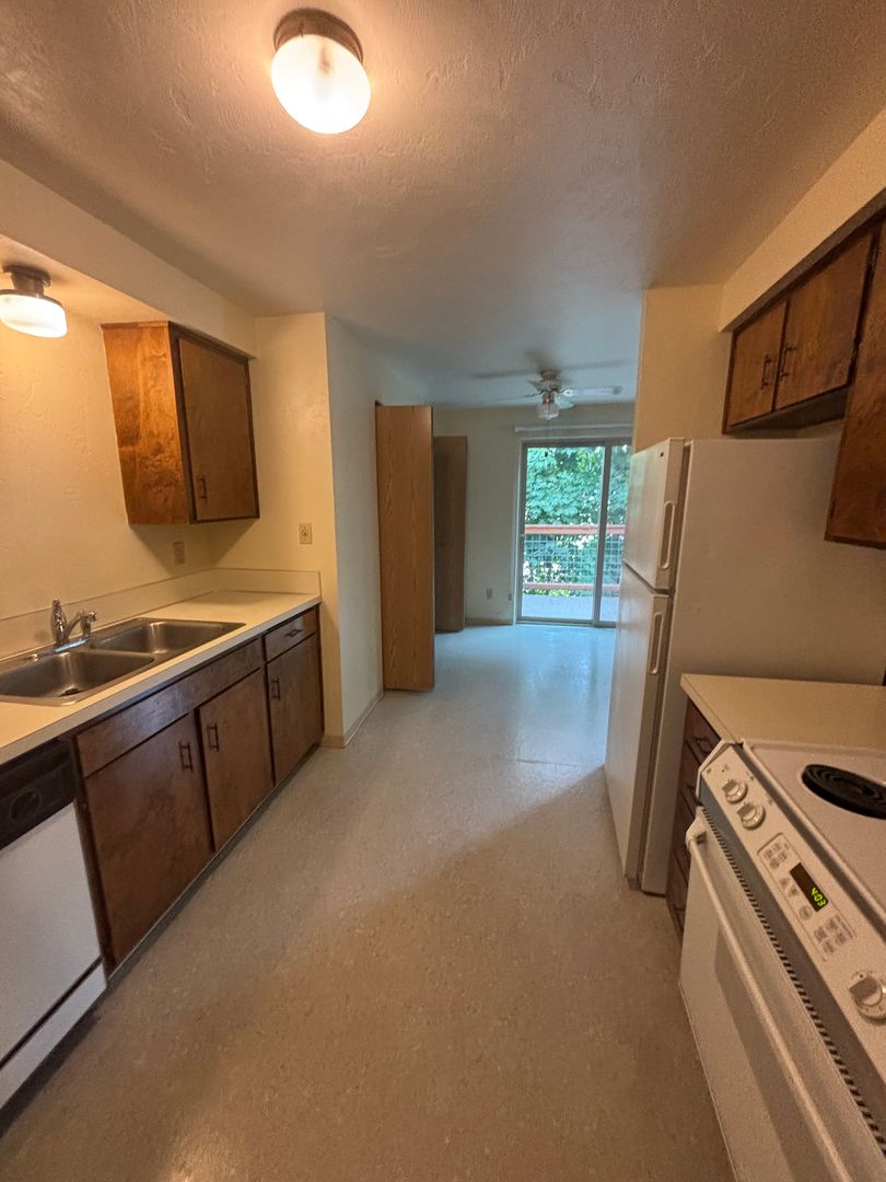 Lebanon Apartment: 90 Hansard Avenue