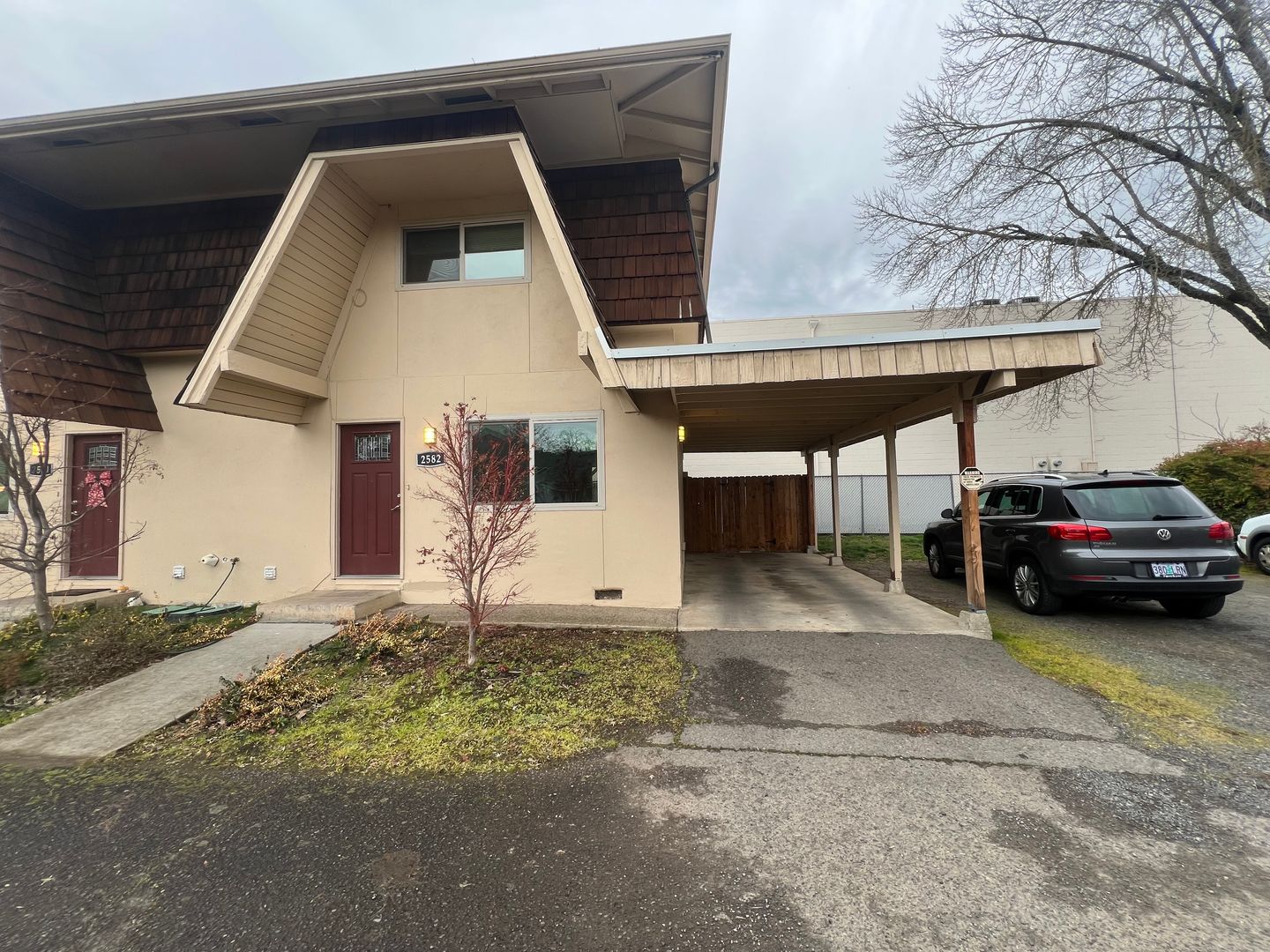 Eugene Apartment: 2558-2586 River Road