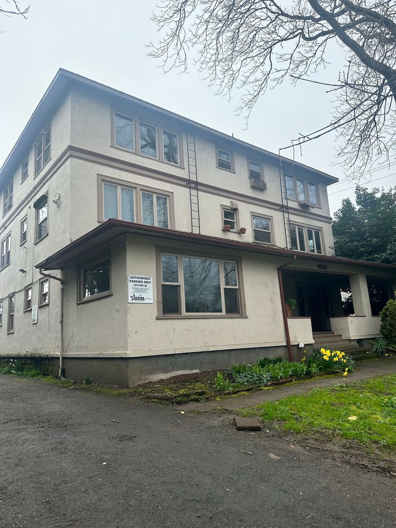 Eugene Apartment: 1312 Mill St