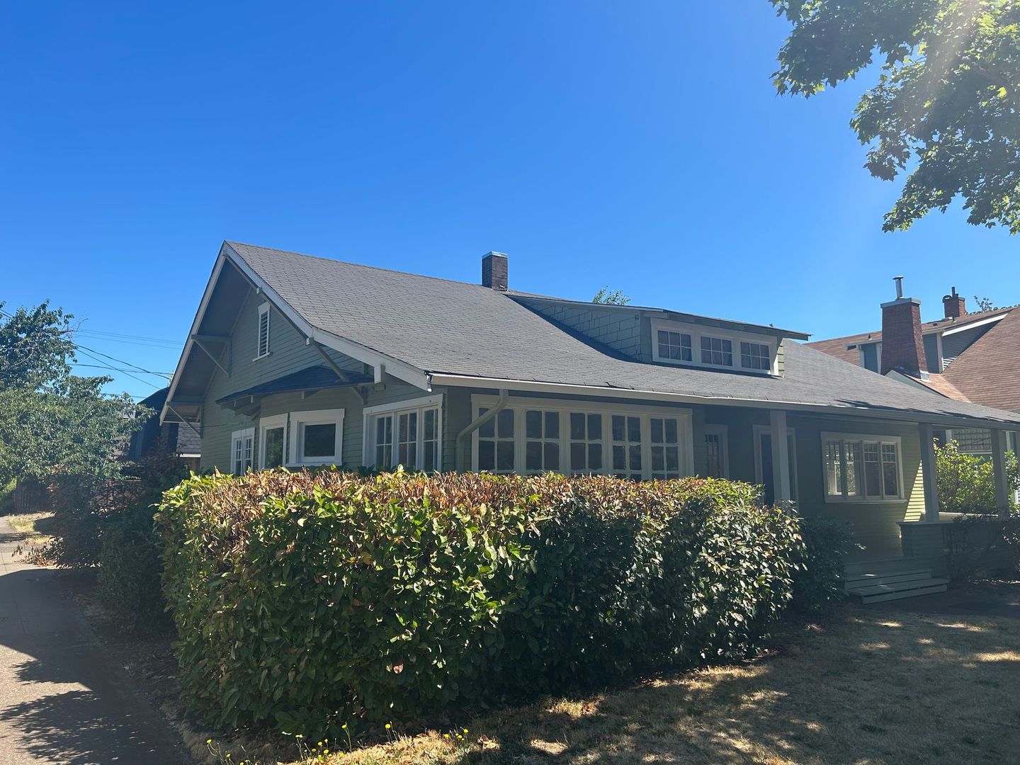 Eugene Apartment: 789 West 11th Avenue