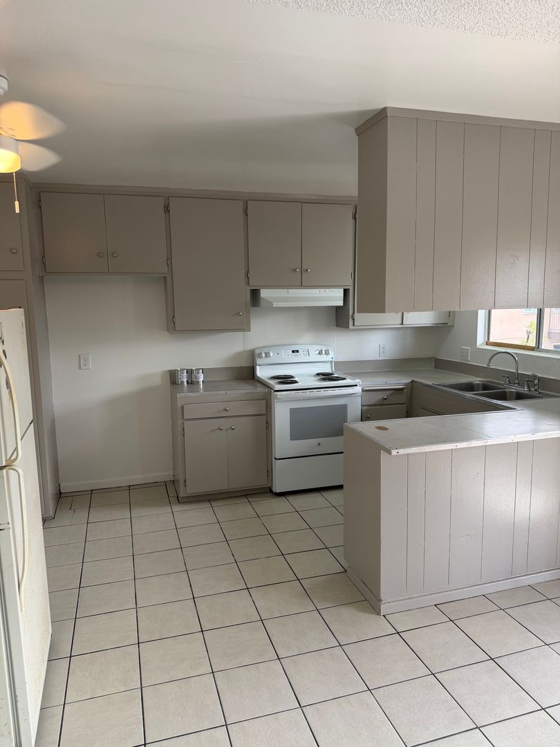 Oceanside Apartment: 1230 Division