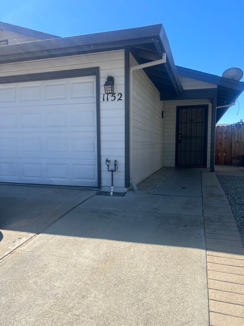 Tracy Multiplex: 1152 Johnson Ct