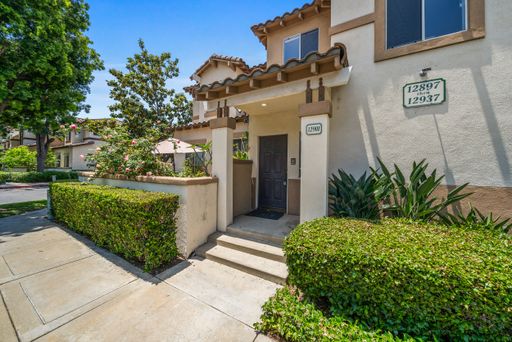 Bright Second Story Condo with 2 Car Garage in The Orchards
