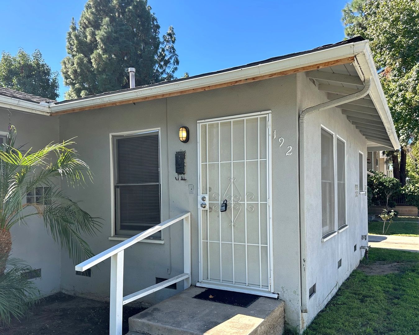 Orange Apartment: 188 N. Pixley Street