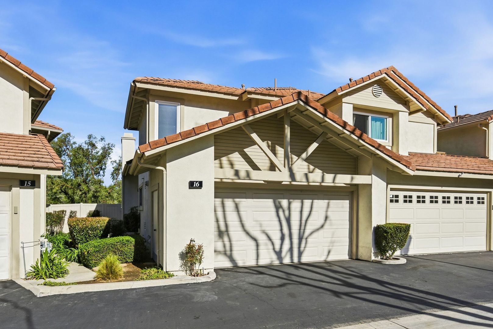 Orange Townhome: 5847 E. Rocking Horse Way #16