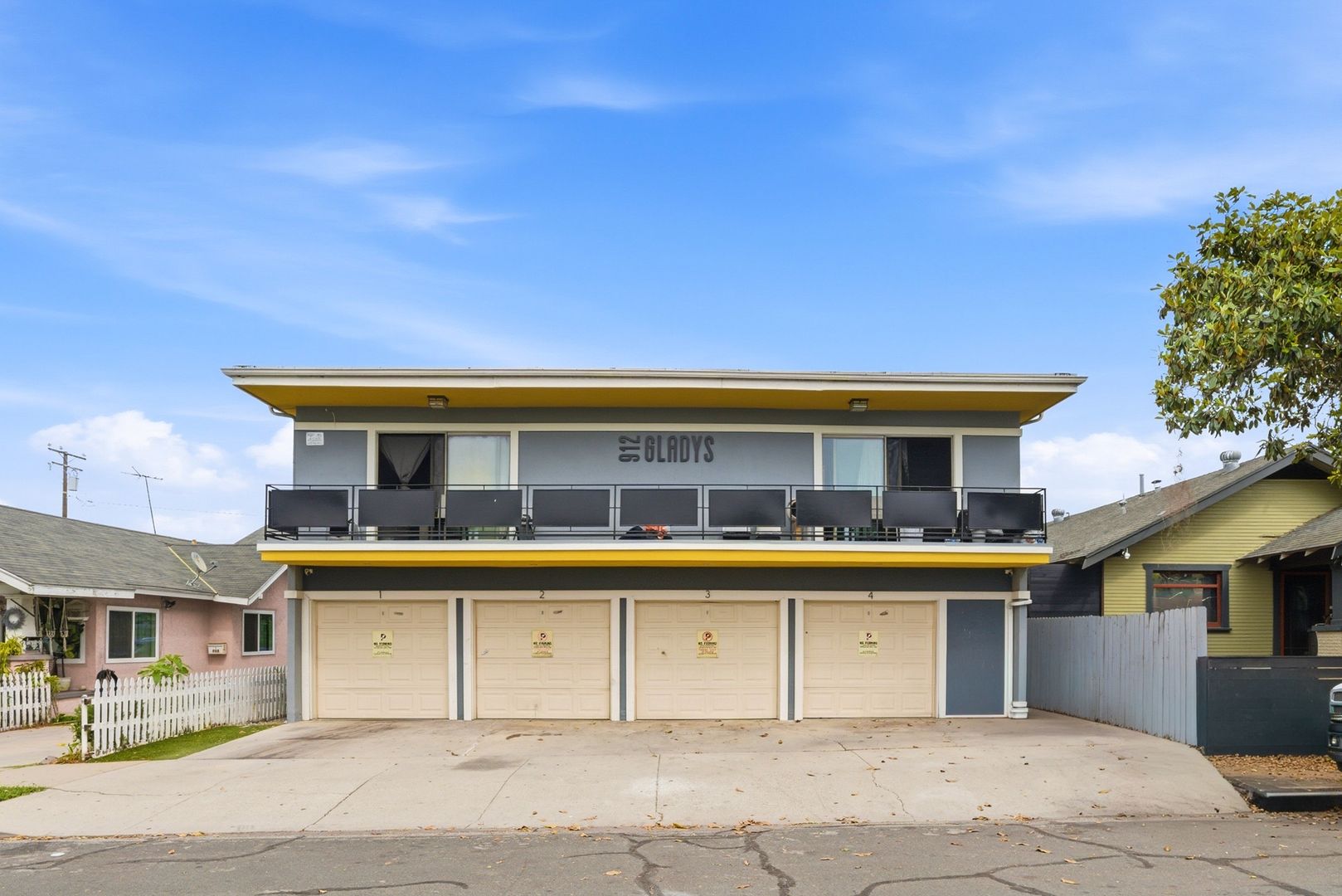 Long Beach Apartment: 912 Gladys Avenue