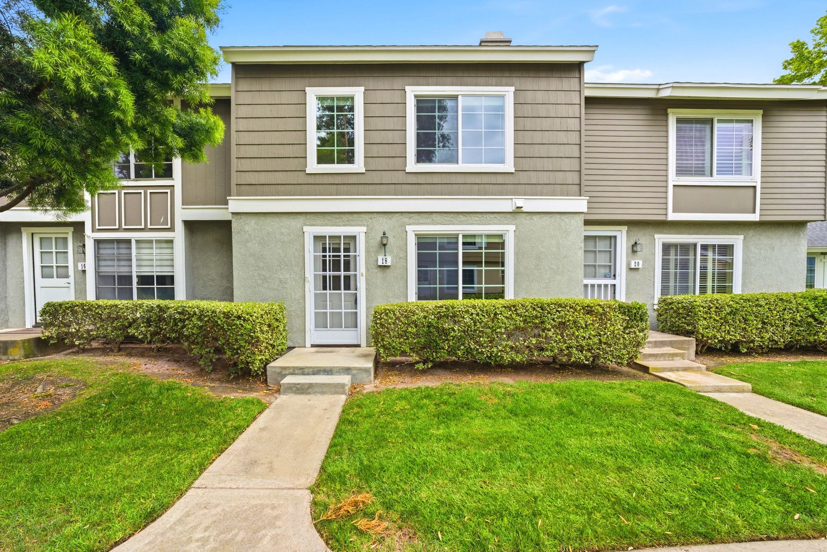 Irvine Townhome: 18 Fox Hollow