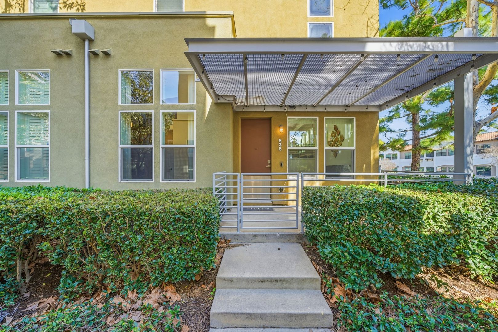 Santa Ana Townhome: 636 E. Jeanette Lane
