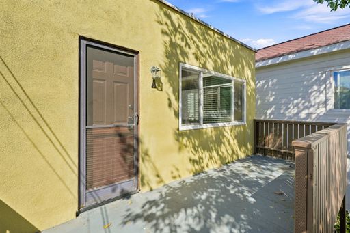 Steps from the Beach - Upstairs 1 Bedroom Apartment