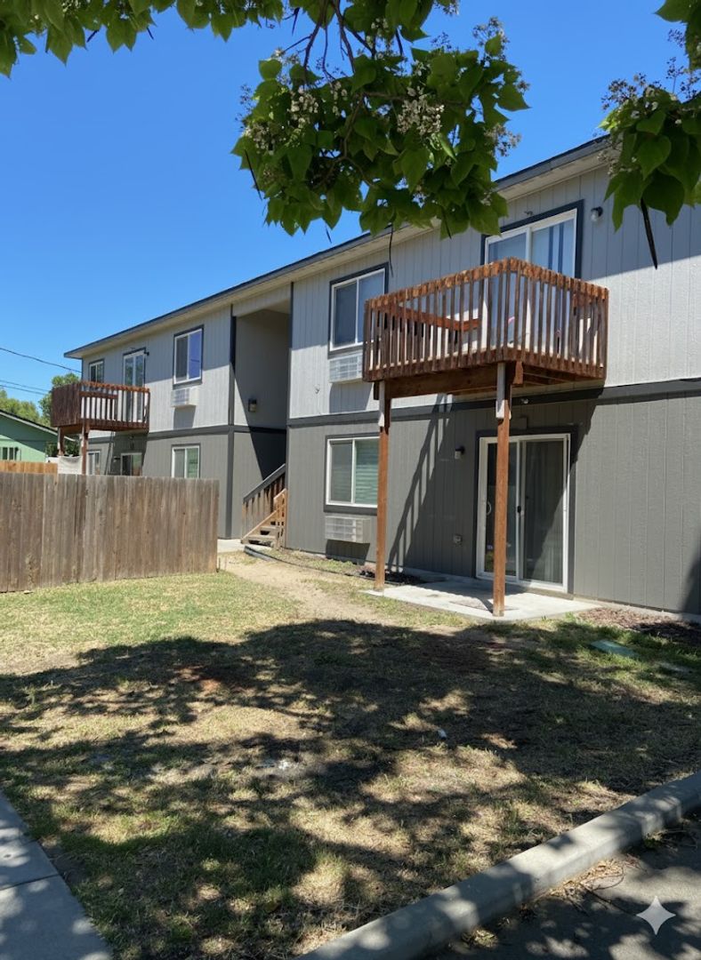 Sunnyside Apartment: 1316 E Gregory