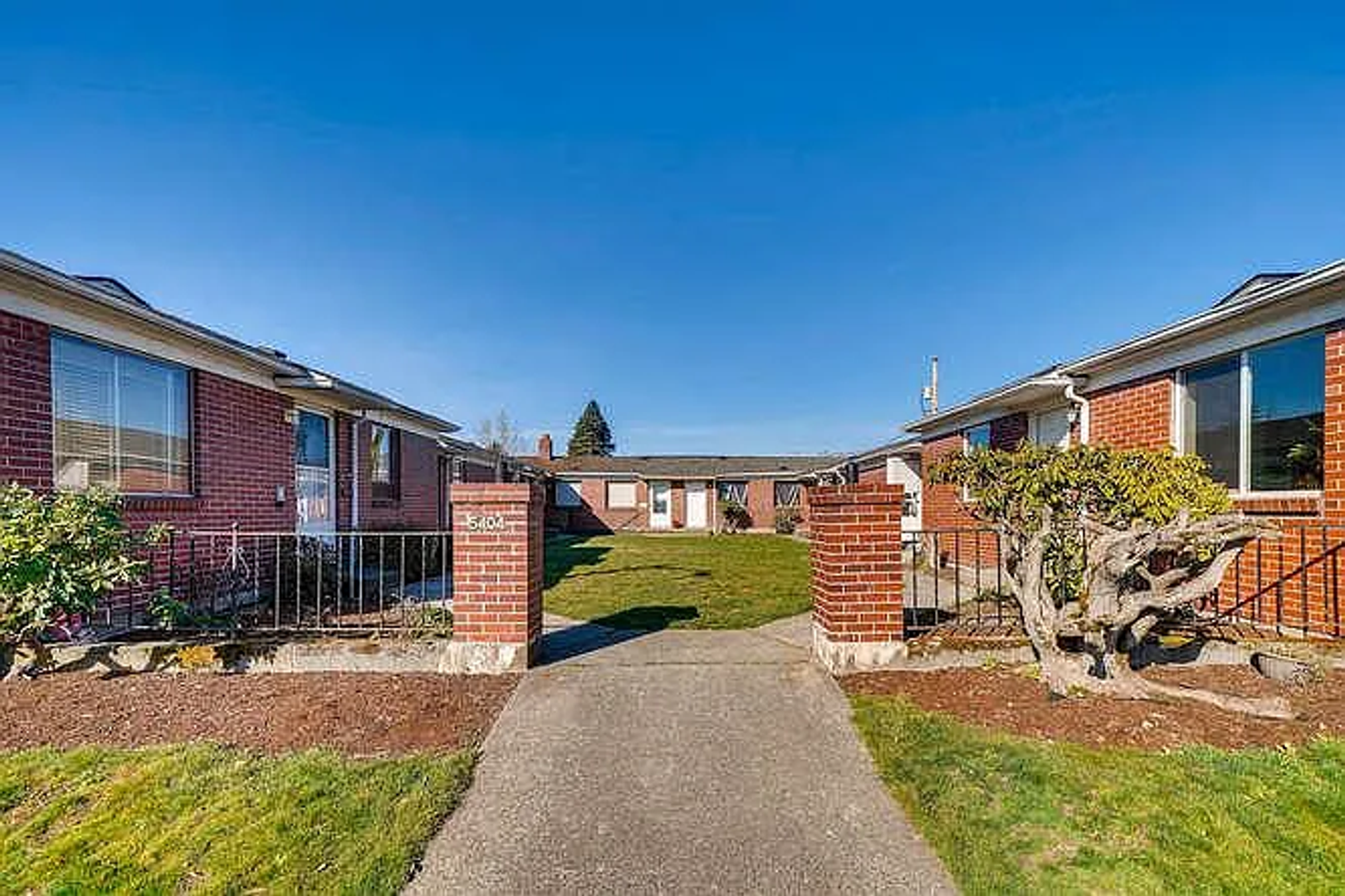 Tacoma Apartment: 5404 S M St