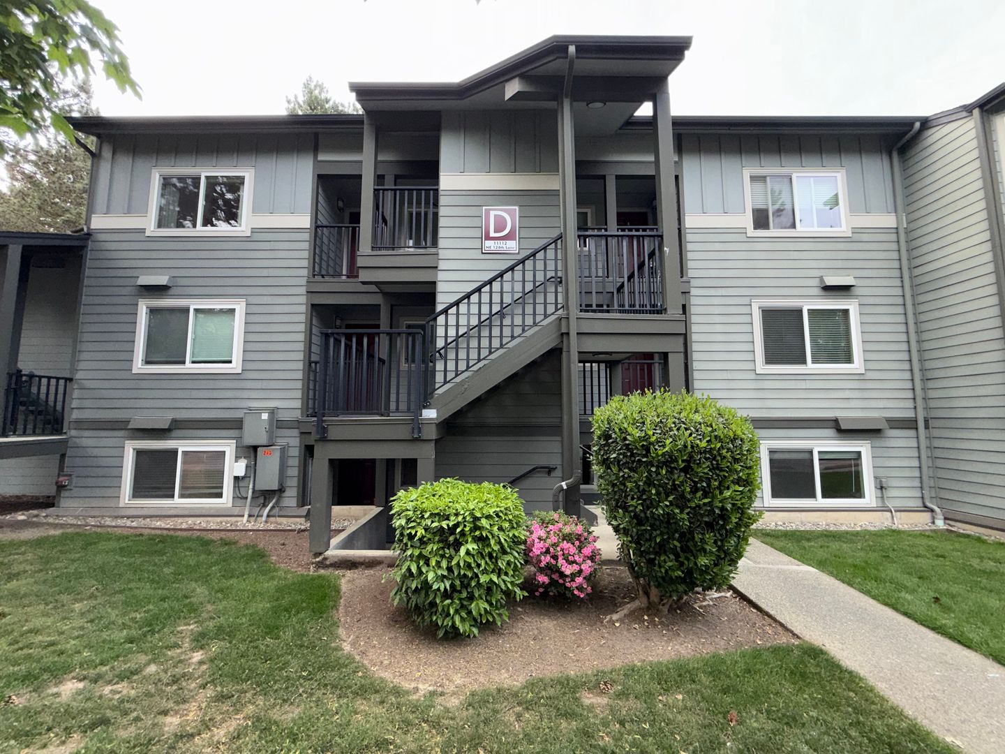 Kirkland Condo: 11112 NE 124th Lane - D114