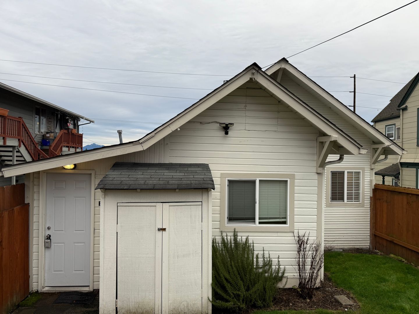 Everett Apartment: 2726 Pine St