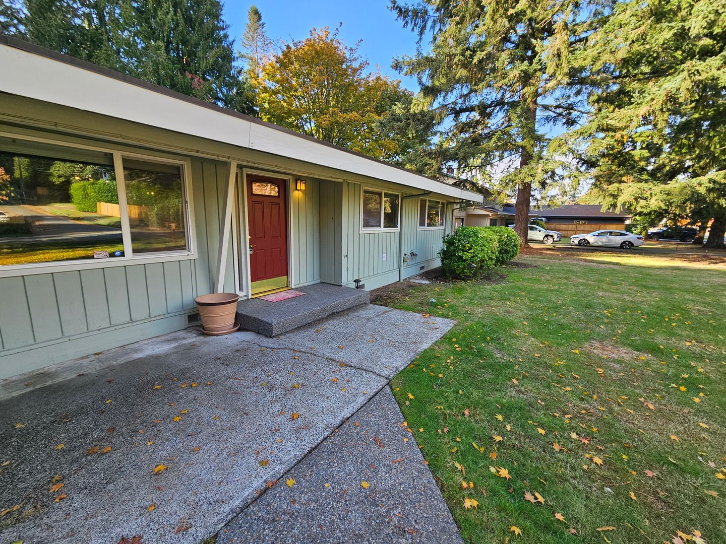 Newcastle Apartment: 8827 116th ave SE