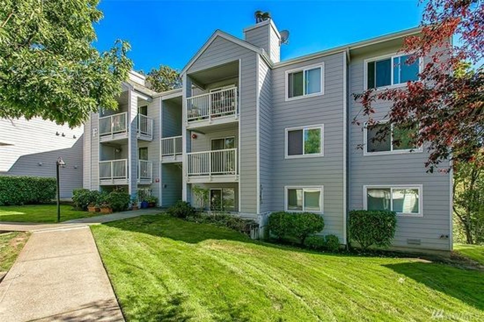 Renton Condo: 975 Aberdeen Ave NE