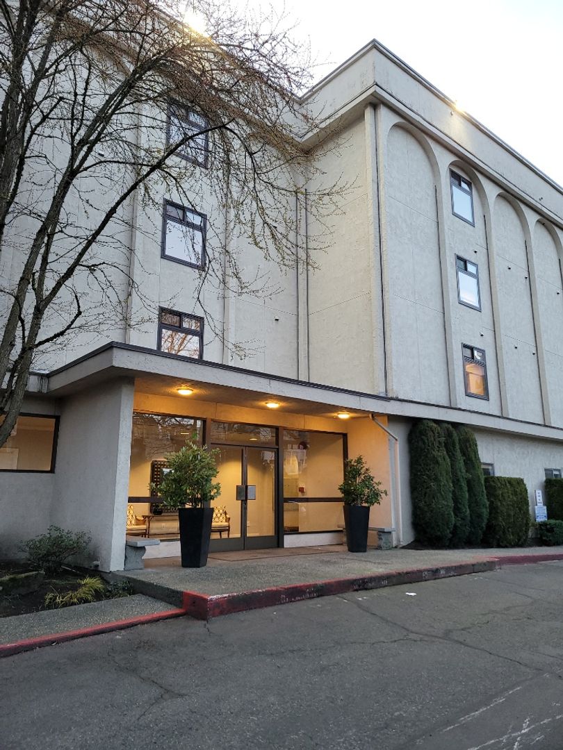 Bellevue Condo: 10129 Main Street