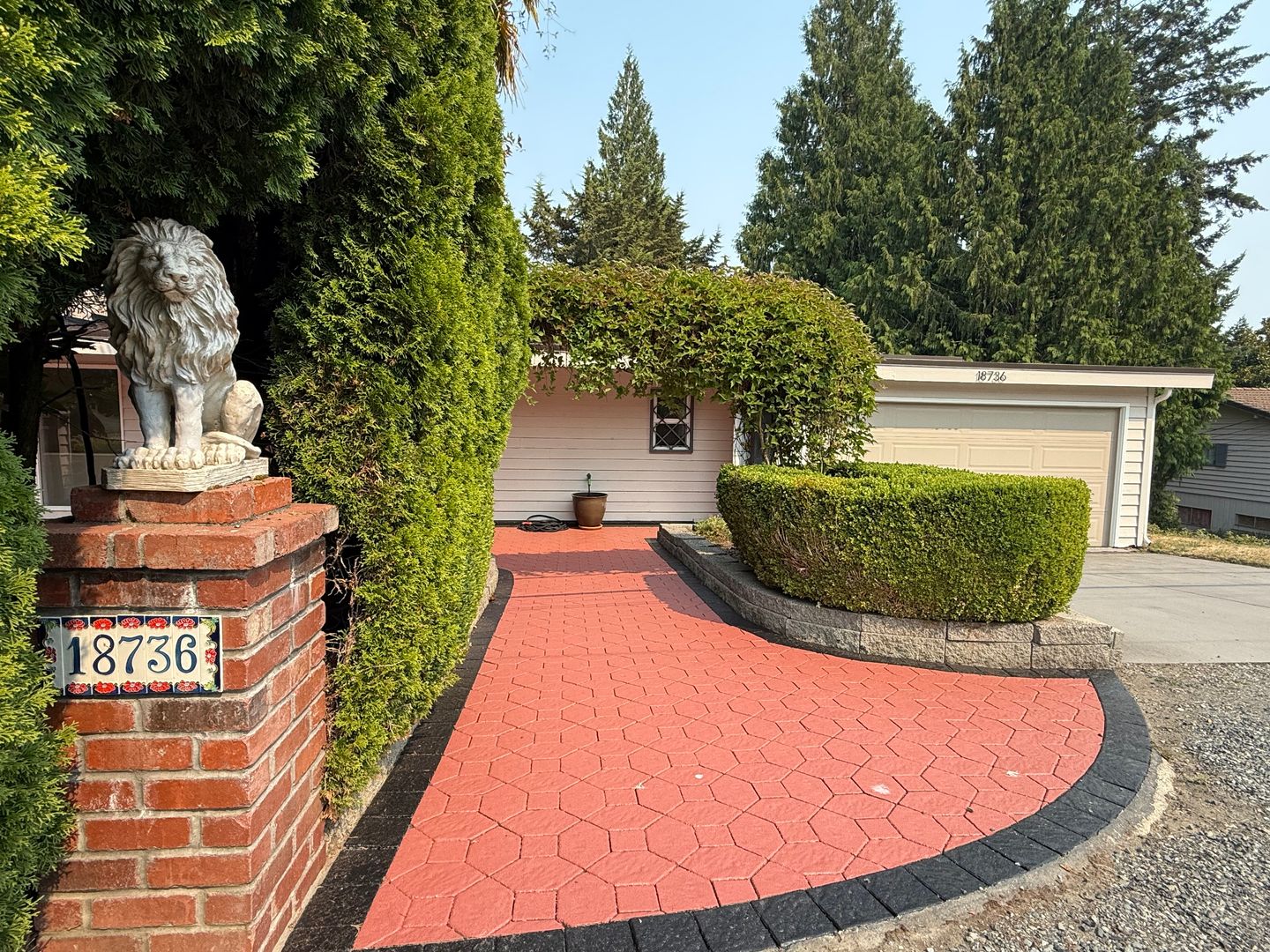 Lake Forest Park Apartment: 18736 53rd Ave NE