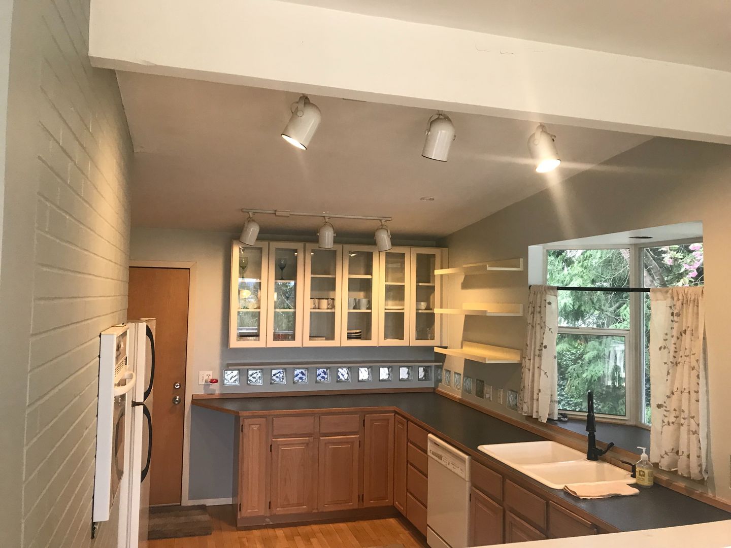 Lake Forest Park Apartment: 18736 53rd Ave NE