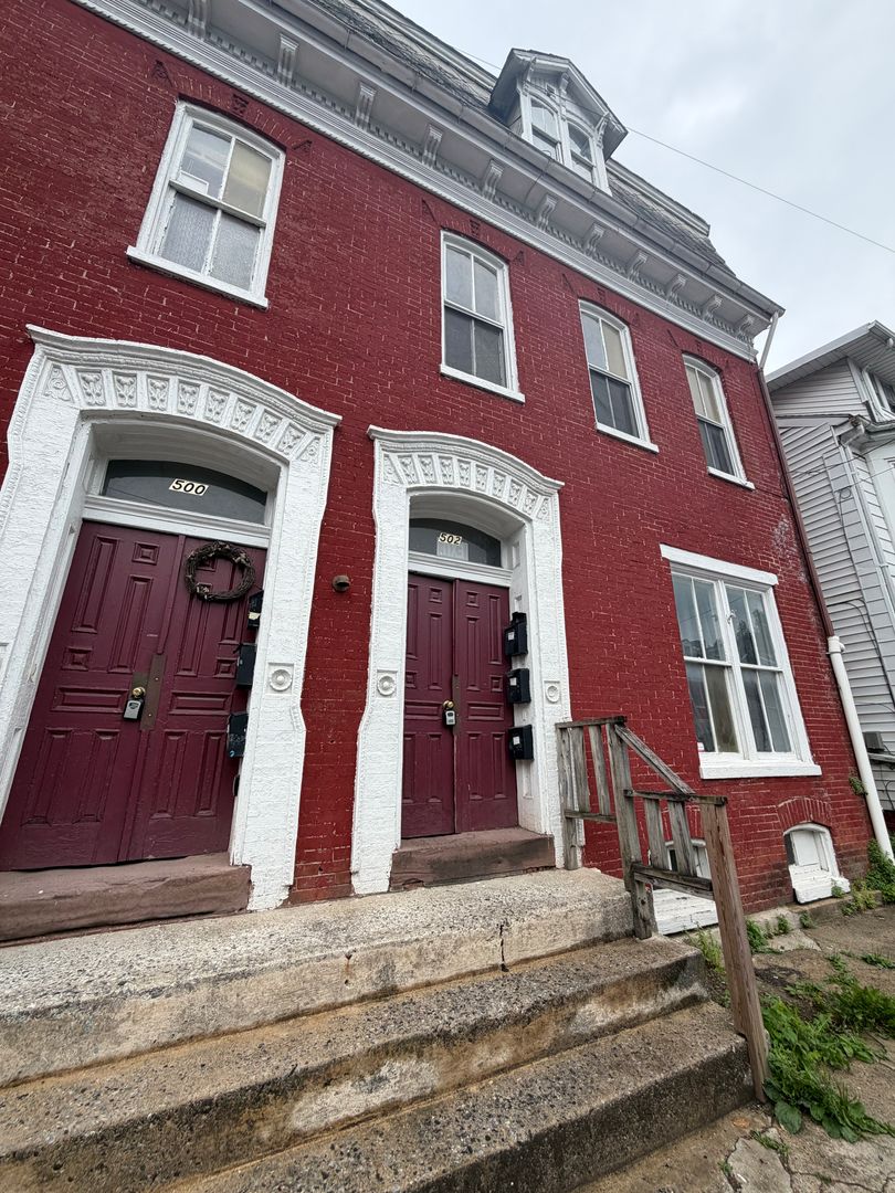 York Apartment: 502 West Philadelphia Street