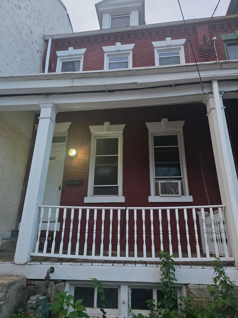 Lancaster House: 665 St Joseph St