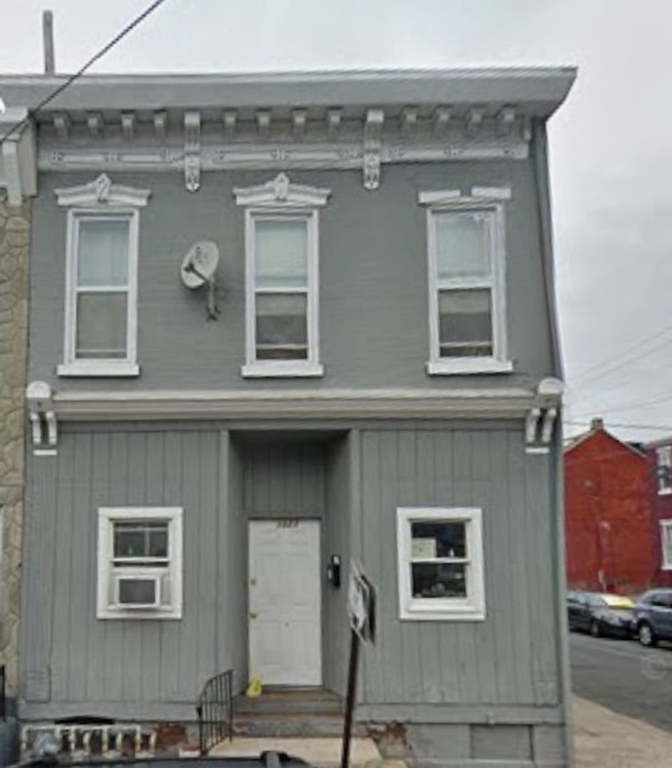 Reading Apartment: 1023 Greenwich St