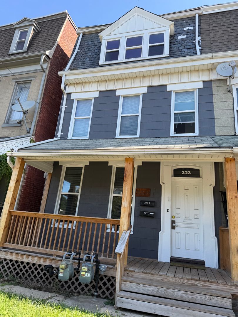 York Apartment: 323 Roosevelt Ave